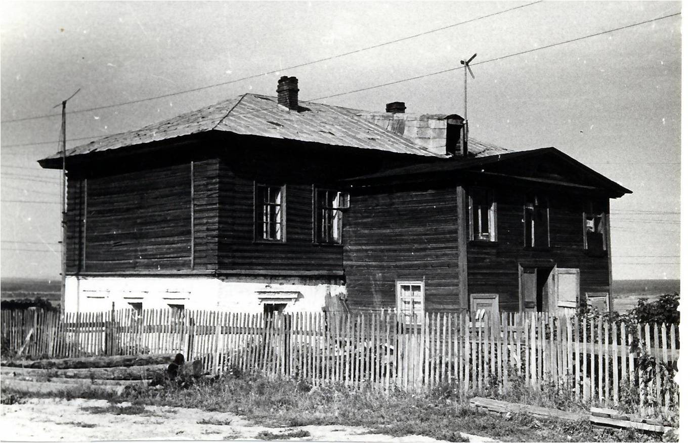 Здание, в котором 31 декабря 1917 года заседал Военно-революционный комитет во главе с Н.В. Утробиным, провозгласивший советскую власть в Чепецкой волости.