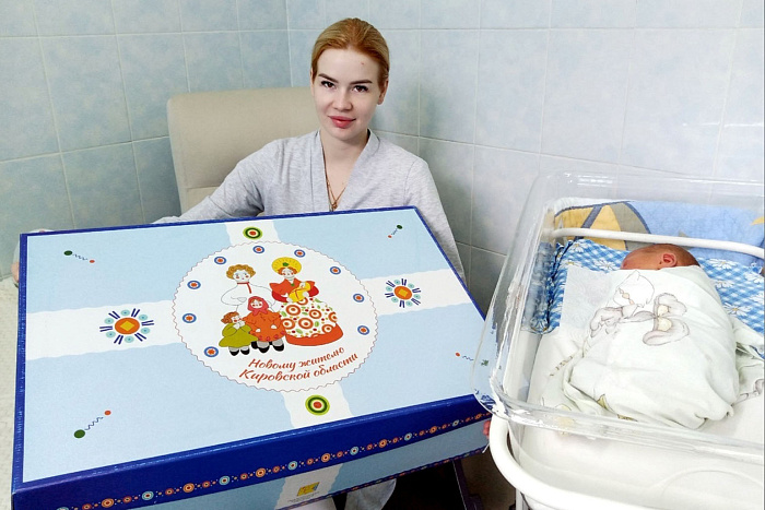 Более 8 600 жителей Кировской области получили «корзинки малыша».