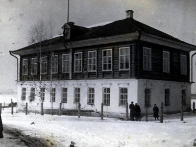 Здание бывшей церковно-приходской школы.