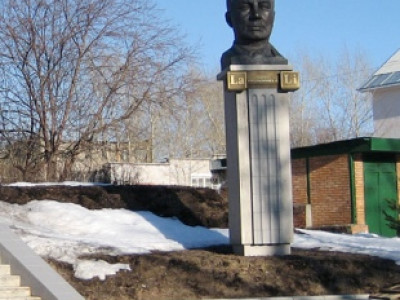Памятник Борису Павловичу Константинову.