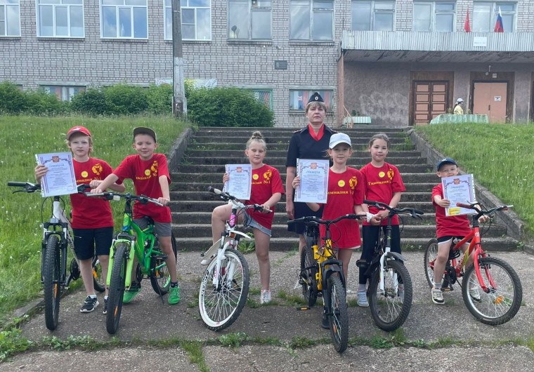 Кирово-Чепецкие воспитанники пришкольных лагерей приняли участие в соревнованиях по велокроссу.